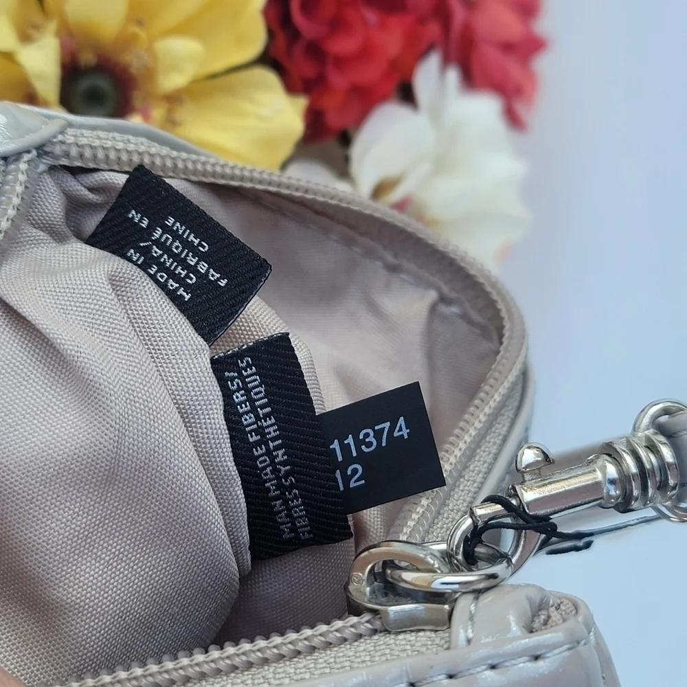 EXPRESS WRISTLET NEW